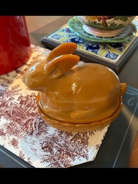 Super cute chocolate orange slag glass bunny on nest Vintage EUC LE Smith
